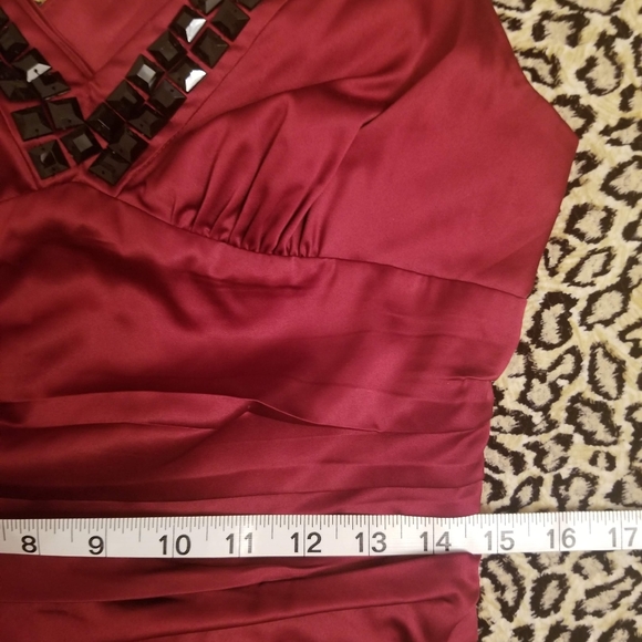 The limited v-neck camisole-fitted top with beaded neckline - Picture 5 of 10